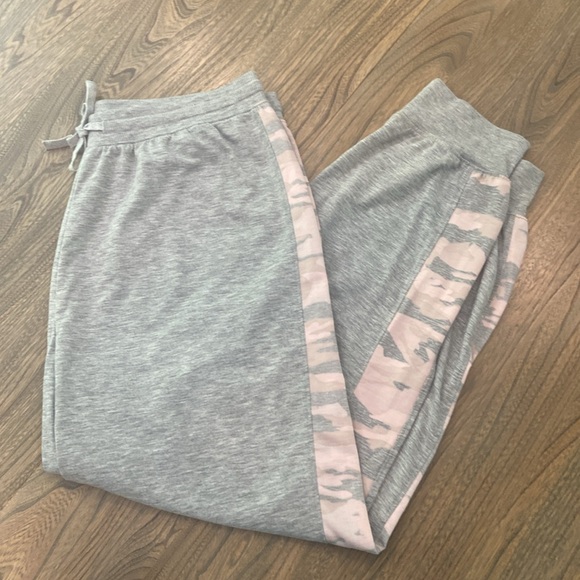 Splendid Crewneck Top & Joggers Set - Picture 5 of 6